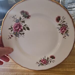 Elegant Floral Dinner Plate with Gold Accent